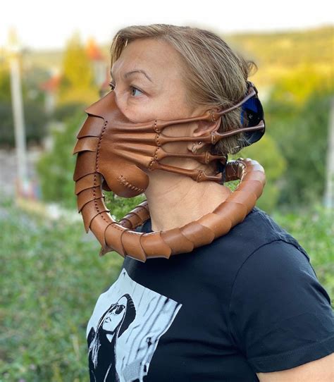 alien face hugger mask